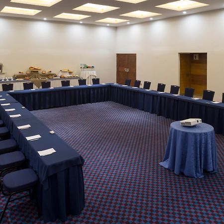 Camino Real Pedregal Mexico Hotel Kültér fotó A meeting room at the Sheraton Vistana Resort