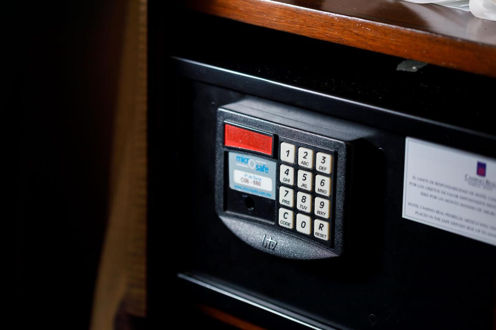 Camino Real Pedregal Mexico Hotel Kültér fotó A safe with a keypad