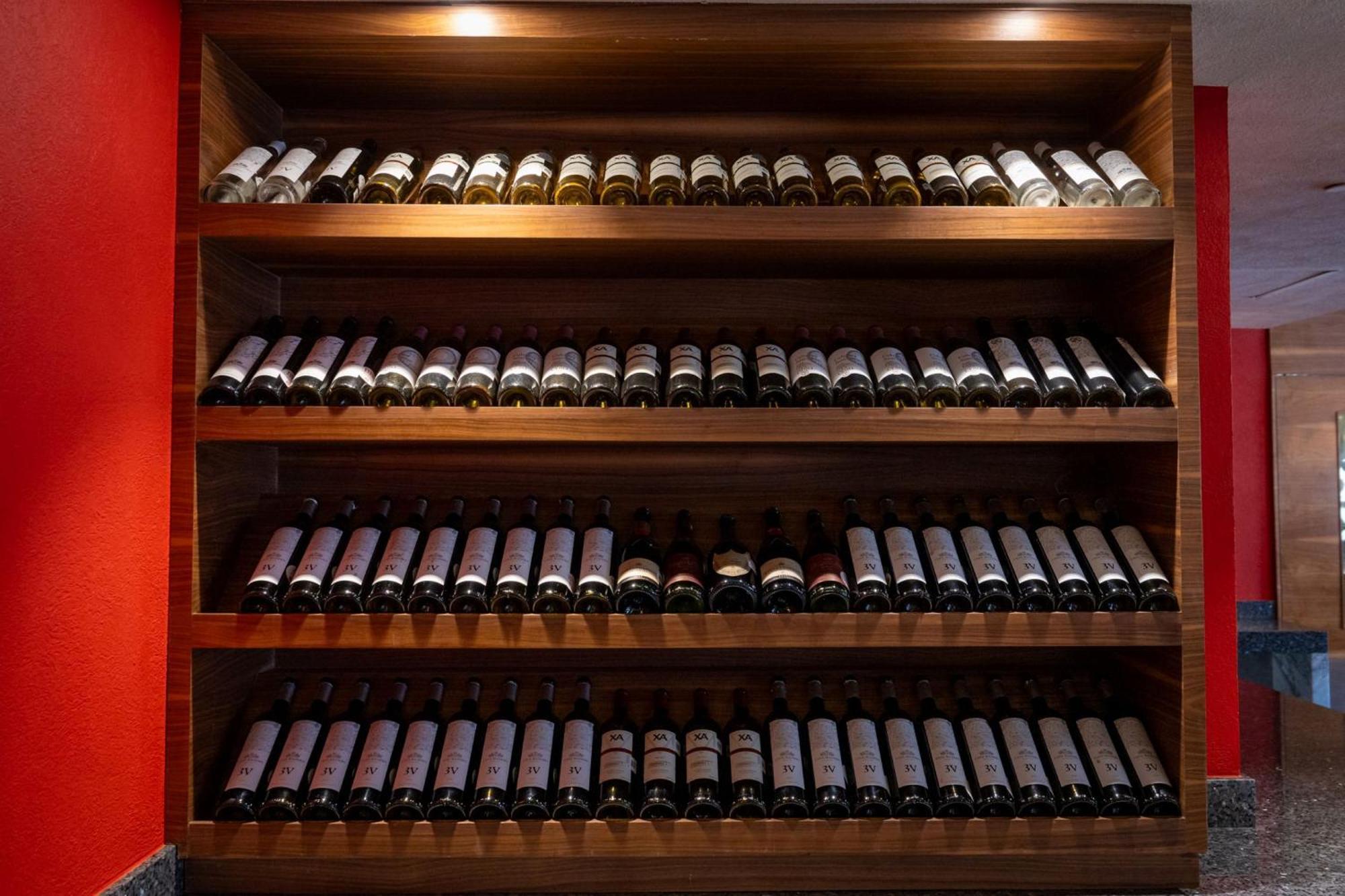 Camino Real Pedregal Mexico Hotel Kültér fotó Wine bottles in a wine rack